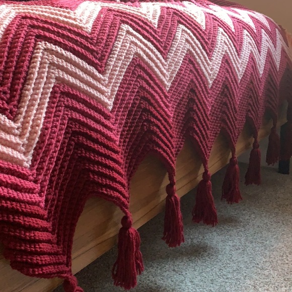Vintage Handmade Wool Knitted Throw Bed Cover/ Blanket with Tassels Chevron - Picture 1 of 11